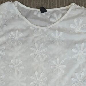 Embroidered Floral White Blouse Womens Size L Short Sleeve Casual Top